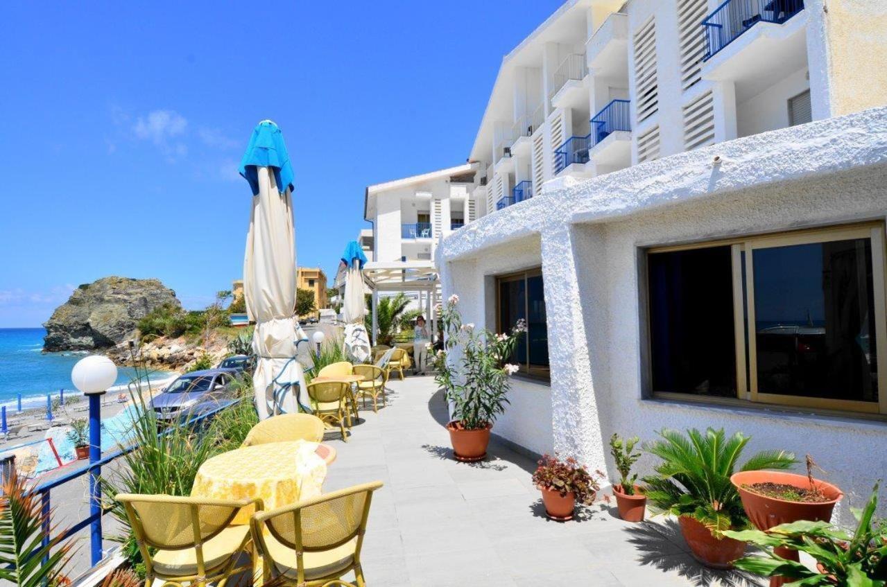 Hotel Ristorante Mareblu Amantea Bagian luar foto