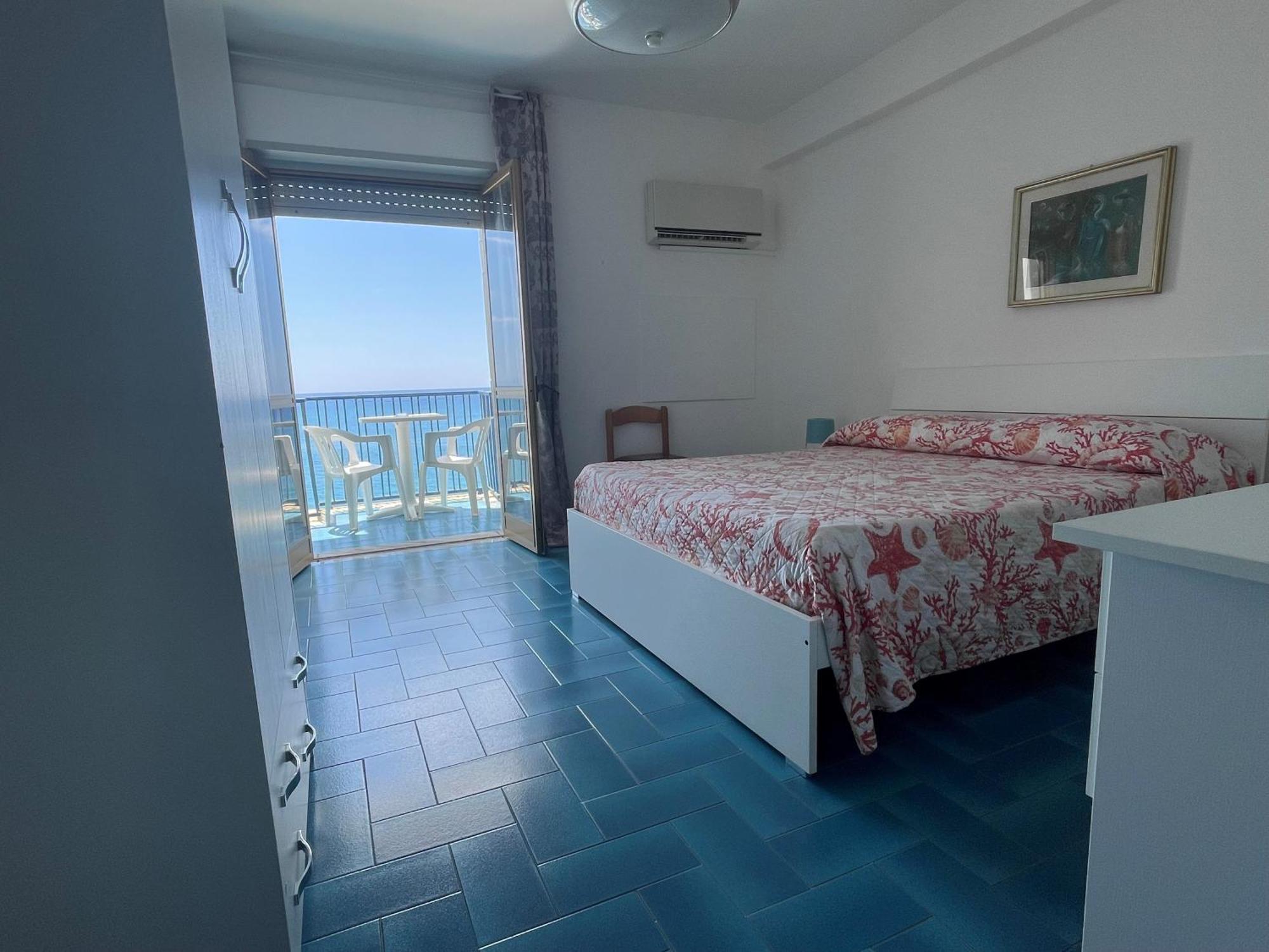 Hotel Ristorante Mareblu Amantea Bagian luar foto