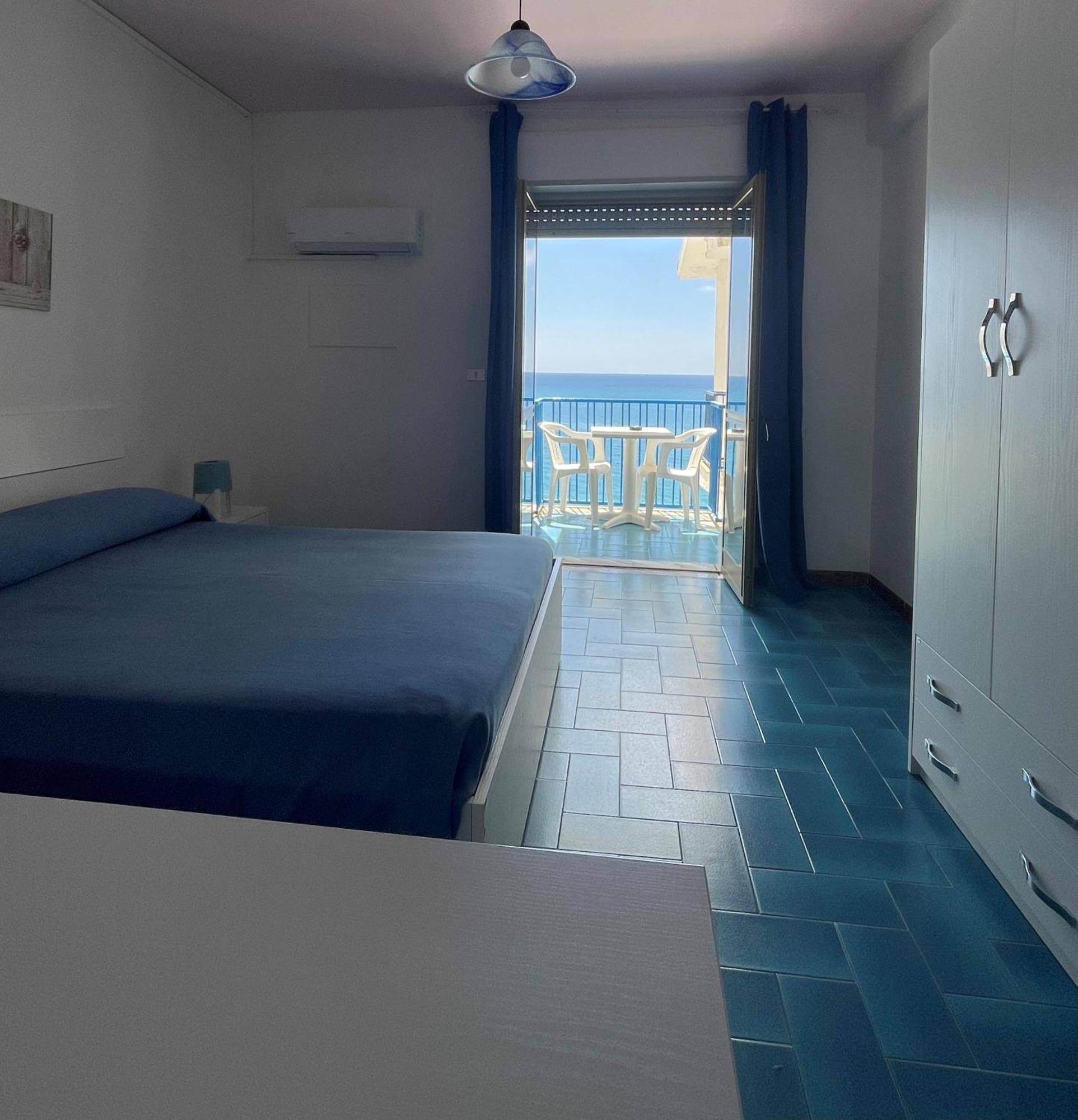 Hotel Ristorante Mareblu Amantea Bagian luar foto
