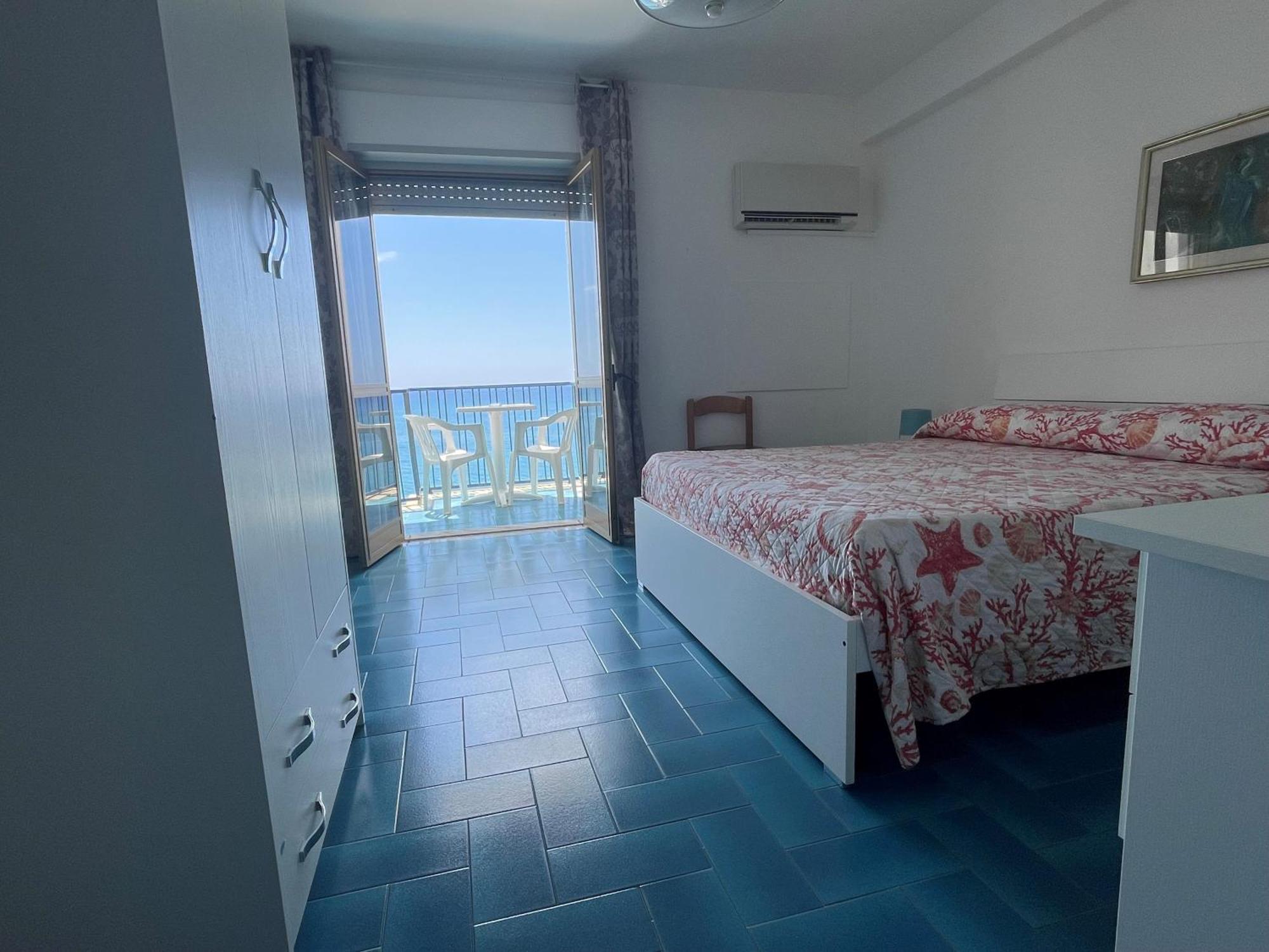 Hotel Ristorante Mareblu Amantea Bagian luar foto