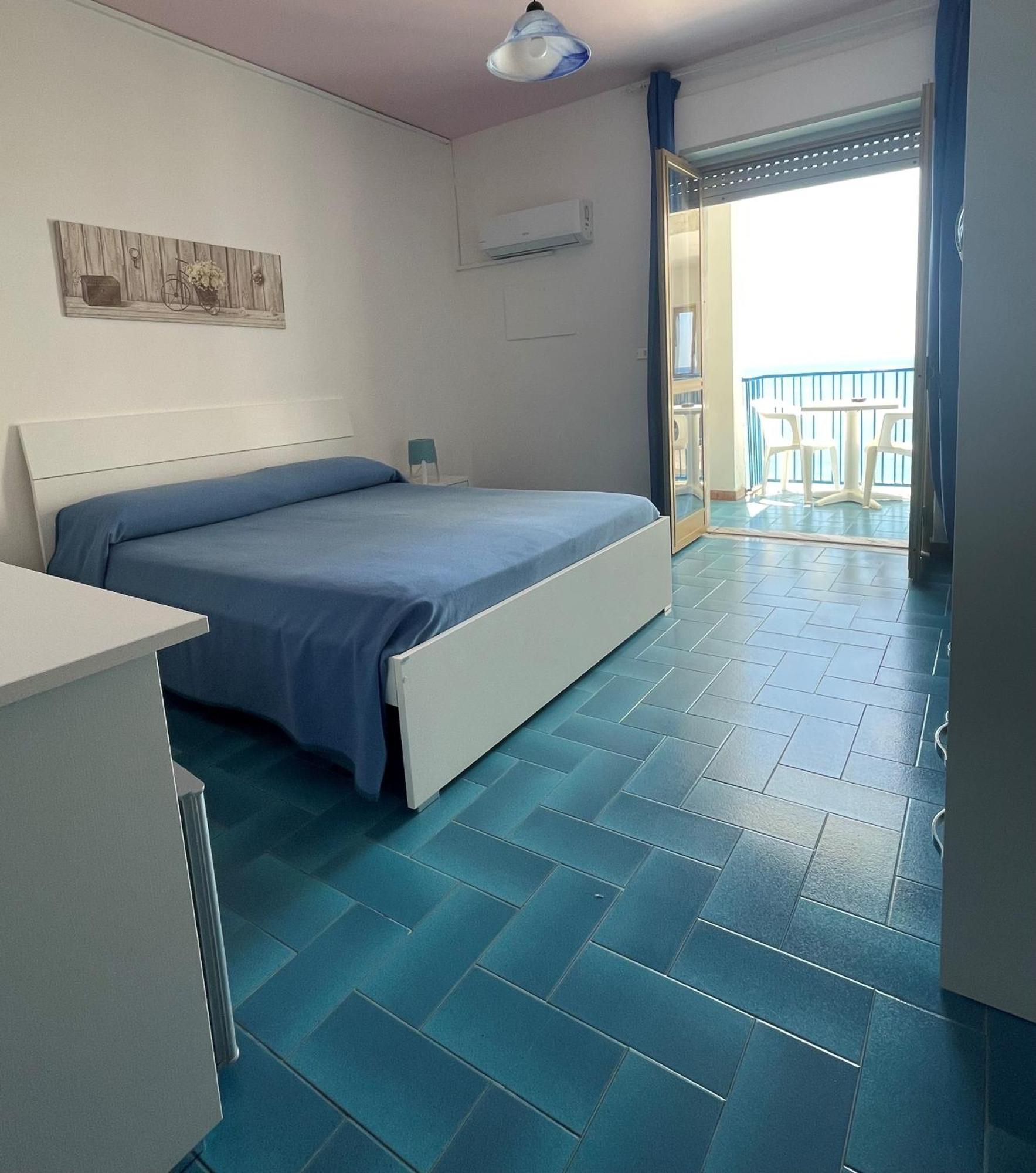 Hotel Ristorante Mareblu Amantea Bagian luar foto
