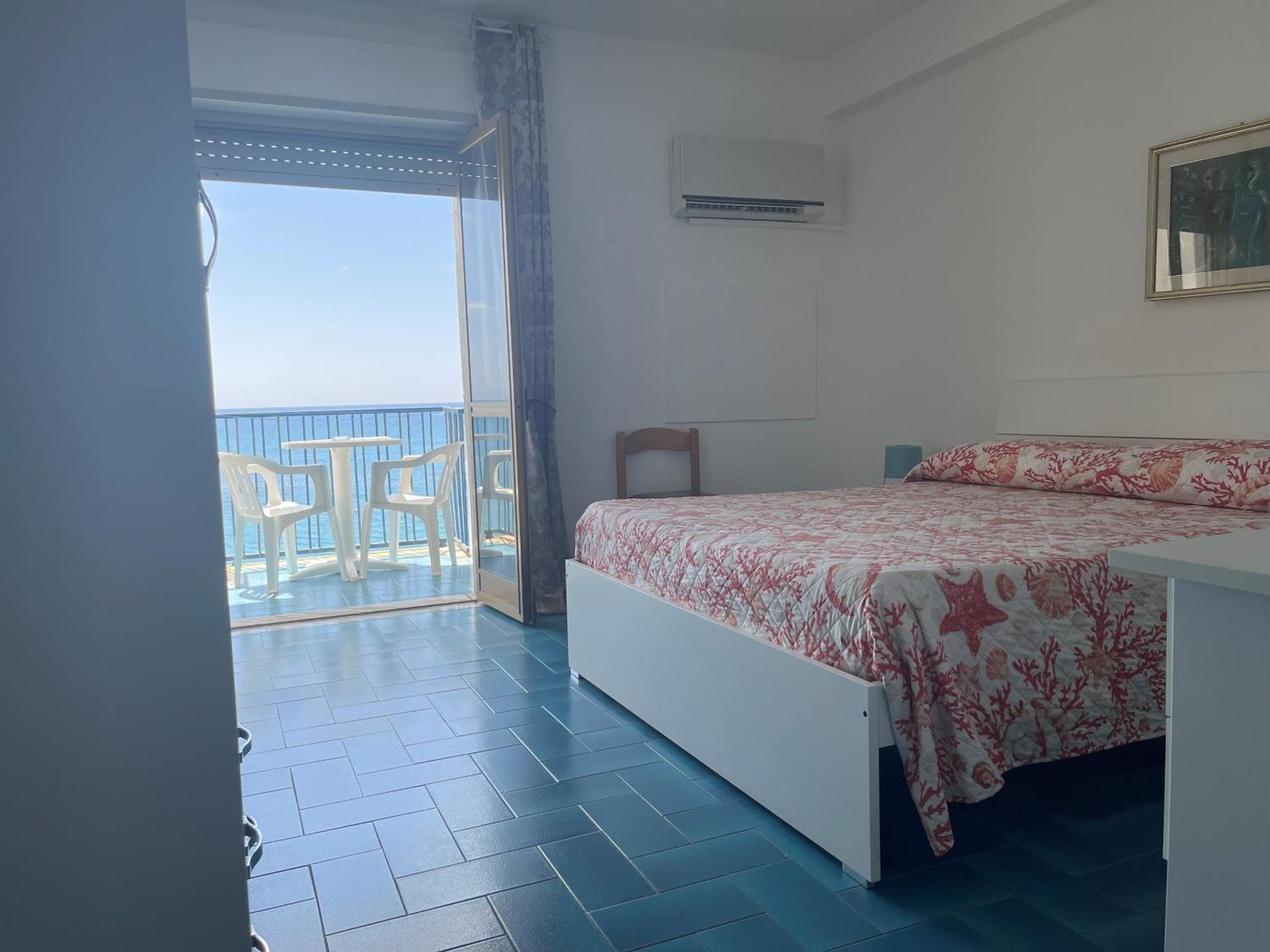 Hotel Ristorante Mareblu Amantea Bagian luar foto