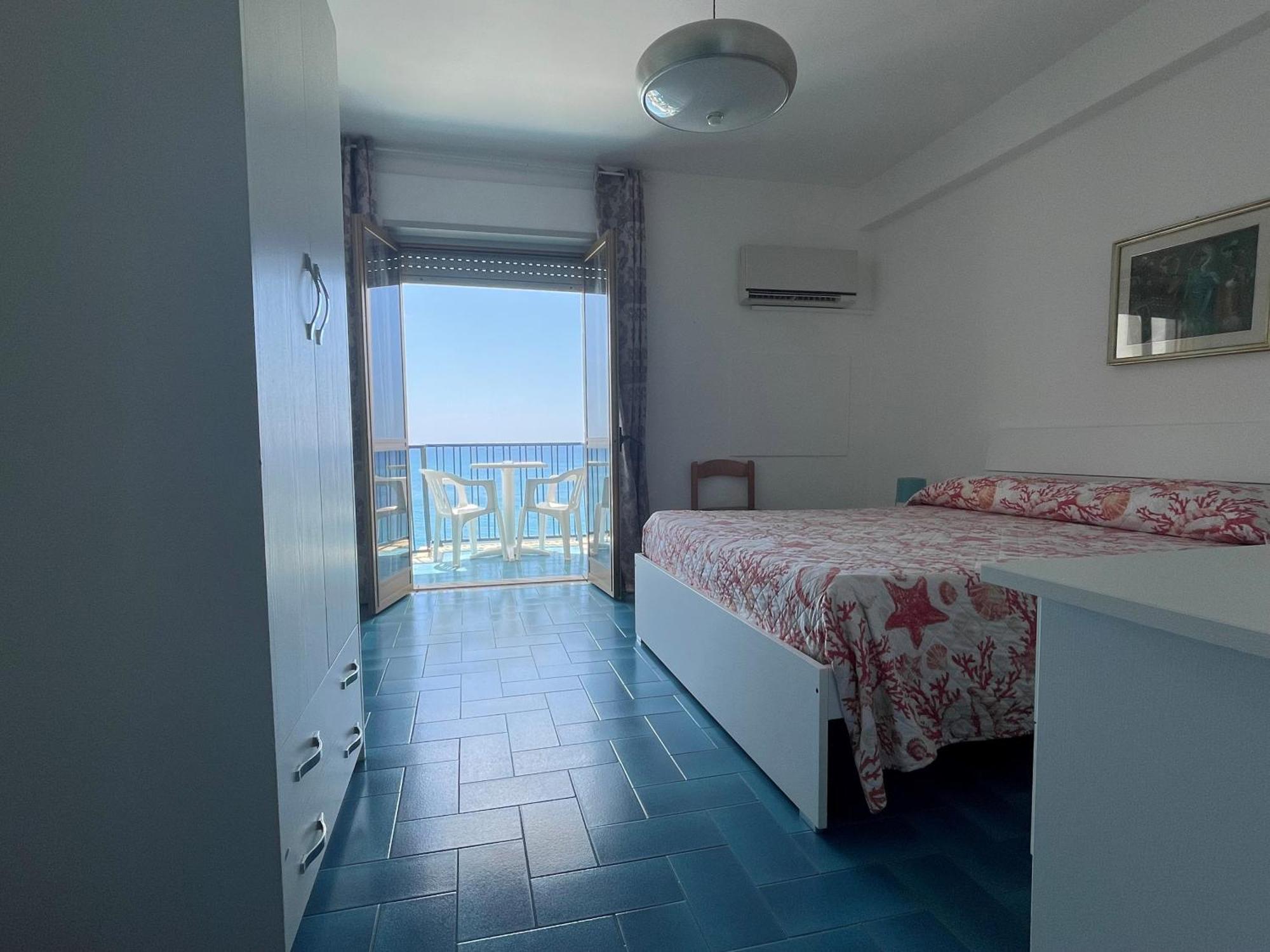 Hotel Ristorante Mareblu Amantea Bagian luar foto