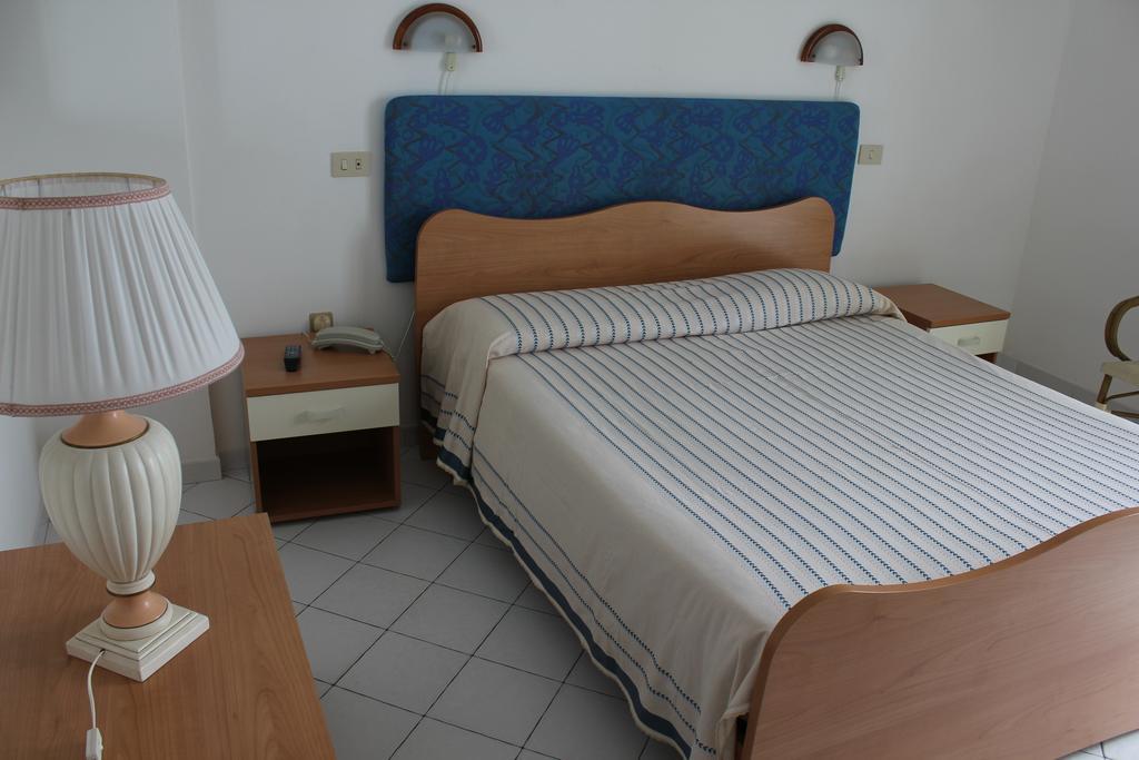 Hotel Ristorante Mareblu Amantea Ruang foto